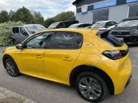 Gebraucht Peugeot e-208 Allure 100 kW (136 PS) 2022 Gelb faro Kleinwagen