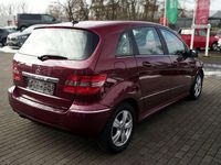 Gebraucht Mercedes B180 116 PS (85 kW) 2011 Rot Van / Kleinbus