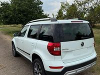 Gebraucht Skoda Yeti Tour 110 PS (80 kW) 2015 Weiß SUV