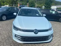 Neu VW Golf VIII Goal 150 PS (110 kW) 2026 Crystal ice blue metallic Kombi