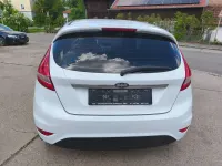 Gebraucht Ford Fiesta Titanium 97 PS (71 kW) 2012 Frostweiß Kleinwagen