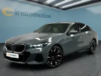 Gebraucht BMW 550 489 PS (359 kW) 2025 Grün Limousine