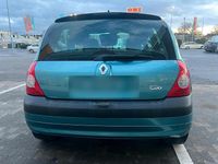 Używany Renault Clio II 88 KM (64 kW) 2002 Niebieski Hatchback