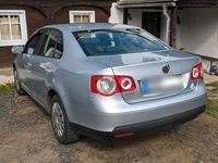 Usado VW Jetta 116 HP (85 kW) 2007 Prateado Sedan