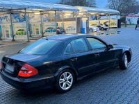 Gebraucht Mercedes E240 177 PS (130 kW) 2005 Schwarz Limousine