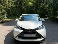 Gebraucht Toyota Aygo 69 PS (50 kW) 2015 Weiß Kleinwagen