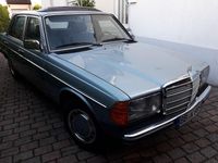 Gebraucht Mercedes E230 136 PS (100 kW) 1983 Blau Limousine