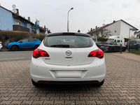 Gebraucht Opel Astra 116 PS (85 kW) 2011 Weiß Limousine