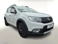 Gebraucht Dacia Sandero Prestige 95 PS (69 kW) 2020 Gletscherweiß SUV