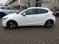 Używany Mazda 2 Center-Line 75 KM (55 kW) 2023 Biały Sedan/Limuzyna