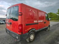 Käytetty Renault Master 114 HP (83 kW) 2001 Punainen Sedan