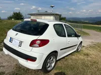 Gebraucht Peugeot 206 75 PS (55 kW) 2009 Weiß Limousine