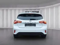 Gebraucht Ford Focus Titanium 125 PS (91 kW) 2022 Weiß Limousine