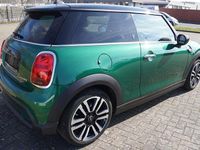 Gebraucht Mini Cooper 136 PS (100 kW) 2022 British racing green iv metall Kleinwagen