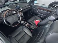 Gebraucht Mercedes E200 Edition 136 PS (100 kW) 1996 Blau Cabrio