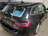 Gebraucht BMW 318 Advantage 150 PS (110 kW) 2022 Schwarz ii/bonnet fluid black Kombi