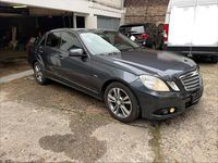 Usado Mercedes E200 136 CV (100 kW) 2009 Gris Berlina