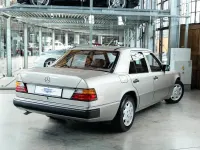 Gebraucht Mercedes 200 118 PS (86 kW) 1991 Silber Limousine
