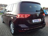 Gebraucht VW Touran Highline 150 PS (110 kW) 2017 Rot Van / Kleinbus