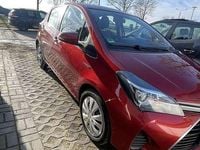 Gebraucht Toyota Yaris Hybrid 75 PS (55 kW) 2015 Rot Limousine