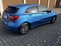 Gebraucht Mercedes A180 122 PS (89 kW) 2013 Blau Limousine