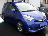 Gebraucht Toyota Verso-S Life 90 PS (66 kW) 2011 Blau metallic Van / Kleinbus