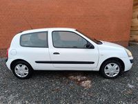 Gebraucht Renault Clio II 58 PS (42 kW) 2005 Weiß Limousine