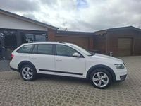 Gebraucht Skoda Octavia Scout 4x4 184 PS (135 kW) 2014 Weiß Kleinwagen