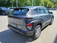 Neu Hyundai Kona Select 150 PS (110 kW) 2026 Grau SUV