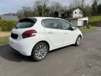 Gebraucht Peugeot 208 Active 99 PS (72 kW) 2017 Weiß Kleinwagen