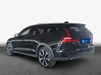 Gebraucht Volvo V60 CC Plus 197 PS (144 kW) 2024 Onyx schwarzmetallic Kombi