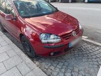 Gebraucht VW Golf V 115 PS (84 kW) 2004 Rot Kleinwagen