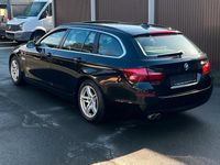 Gebraucht BMW 520 Performance 190 PS (139 kW) 2015 Black sapphire metallic Kombi
