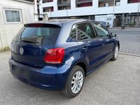 Gebraucht VW Polo 60 PS (44 kW) 2011 Blau Kleinwagen