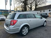 Gebraucht Opel Astra Edition 116 PS (85 kW) 2011 Grau Kombi