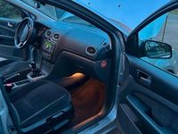 Gebraucht Ford Focus Ghia 101 PS (74 kW) 2005 Grau Limousine