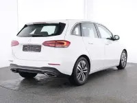 Gebraucht Mercedes B200 163 PS (119 kW) 2022 Weiß Kleinwagen