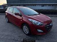 Gebraucht Hyundai i30 110 PS (80 kW) 2016 Rot Kombi