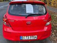 Gebraucht Hyundai i20 Classic 86 PS (63 kW) 2012 Rot Kleinwagen