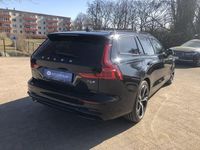 Gebraucht Volvo V60 Plus 349 PS (256 kW) 2025 Onyx black / metallic Kombi