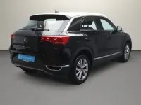 Gebraucht VW T-Roc Style 110 PS (80 kW) 2021 Deep black perleffekt/pure whi SUV