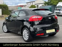 Gebraucht Kia Rio Edition 7 86 PS (63 kW) 2013 Schwarz Limousine