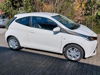 Gebraucht Toyota Aygo 69 PS (50 kW) 2016 Weiß Kleinwagen