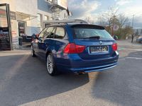 Gebraucht BMW 318 143 PS (105 kW) 2010 Blau Kombi