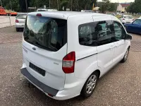 Gebraucht Ford Tourneo Courier Ambiente 101 PS (74 kW) 2015 Weiß Van / Kleinbus
