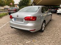 Gebraucht VW Jetta 105 PS (77 kW) 2011 Silber Limousine