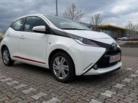 Gebraucht Toyota Aygo X-play 69 PS (50 kW) 2016 Weiß Kleinwagen