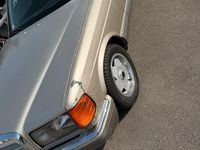 Gebraucht Mercedes 420 210 PS (154 kW) 1986 Silber Limousine