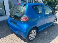 Gebraucht Toyota Aygo 68 PS (50 kW) 2012 Blau Kleinwagen
