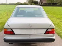 Gebraucht Mercedes E250 126 PS (92 kW) 1992 Silber Limousine